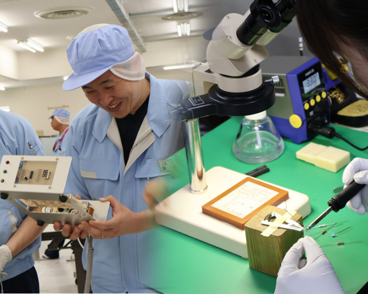 組み立てた装置とはんだ付け