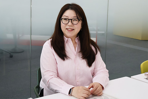 法務知財部 貿易管理室 高田 絵里