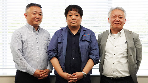 生産技術統括部 岡部、倉地と環境工務統括部 田切