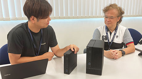 コンパクトボックス型コントローラ 開発関係者の写真