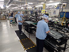 Express5800シリーズ生産ラインの風景