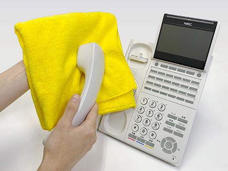 布で拭く