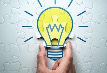 スキャナーを持っている女性